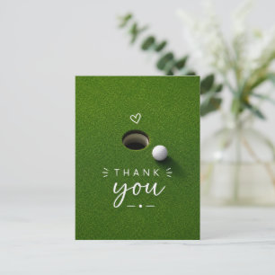 Golfball neben Loch auf grünem Gras Danke  Postkarte
