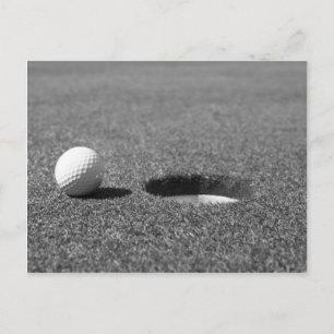 Golfball neben Loch Postkarte