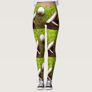 Golfball und Putter auf grünem Gras Leggings