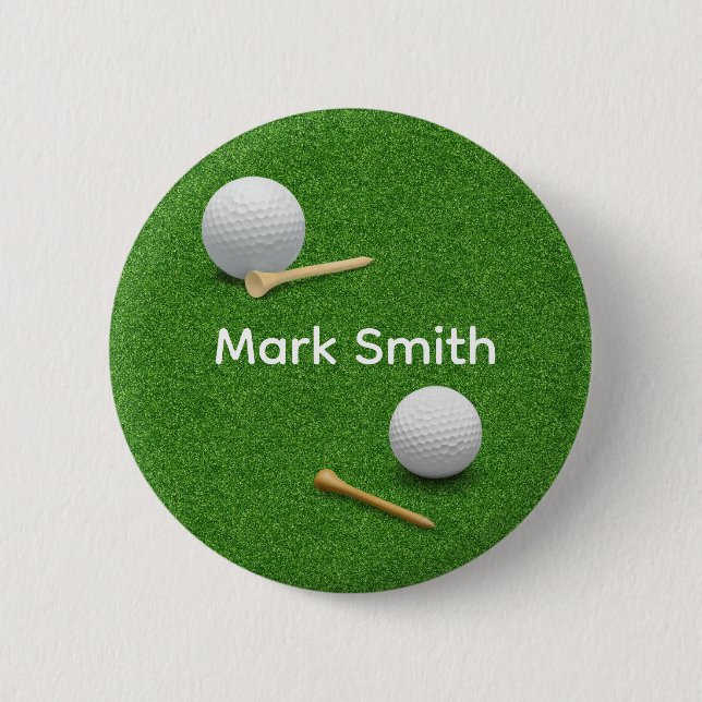 Golfball und Tee auf grünem Gras Knopf Button (Vorderseite)