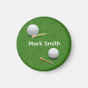 Golfball und Tee auf grünem Gras Knopf Magnet