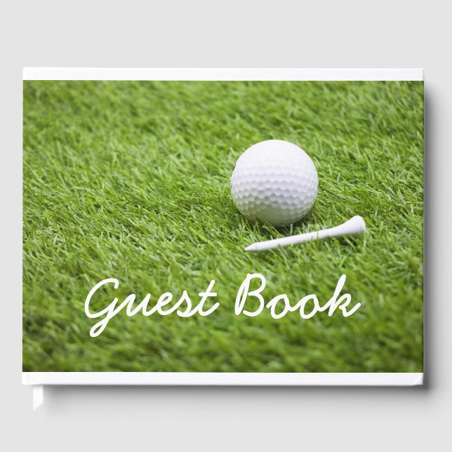 Golfball und weißer Tee sind auf grünem Grasgolfer Gästebuch (Vorderseite)