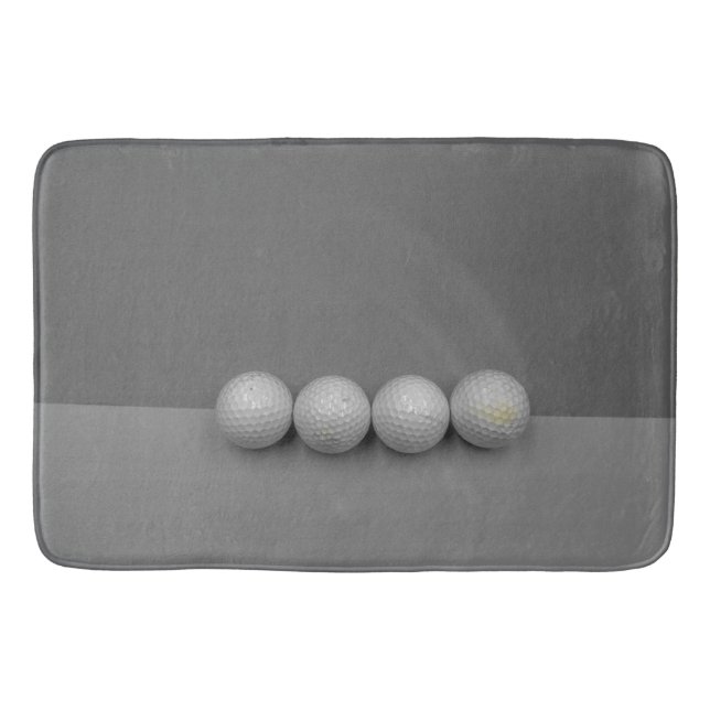 Golfbälle auf grauem Grund Badematte (Vorderseite)
