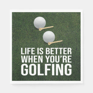 Golfbälle auf grünem Gras Hintergrund Serviette