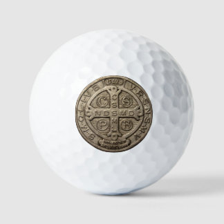 Golfbälle mit der Medaille des Heiligen Benedikt