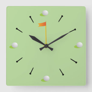 Golfbälle und Flaggenstock auf Grün Quadratische Wanduhr
