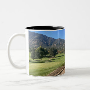 Golfclub in Colorado Springs Zweifarbige Tasse