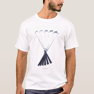 Golfclubs auf weißem Hintergrund T-Shirt