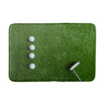 Golfgrünes Gras mit Golfbällen