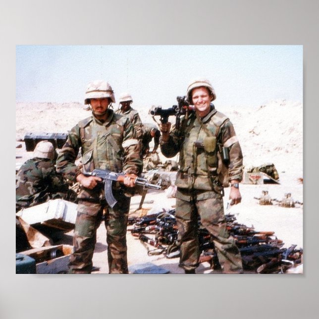 Golfkrieg - Waffencache Poster (Vorne)