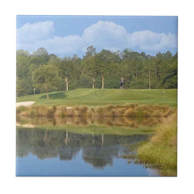 Golfplatz auf der grünen Fliese (Vorderseite)