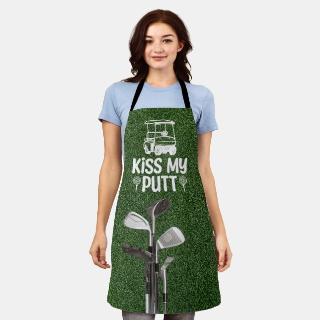 Golfschläger liegen auf grünem Gras Schürze (Getragen)