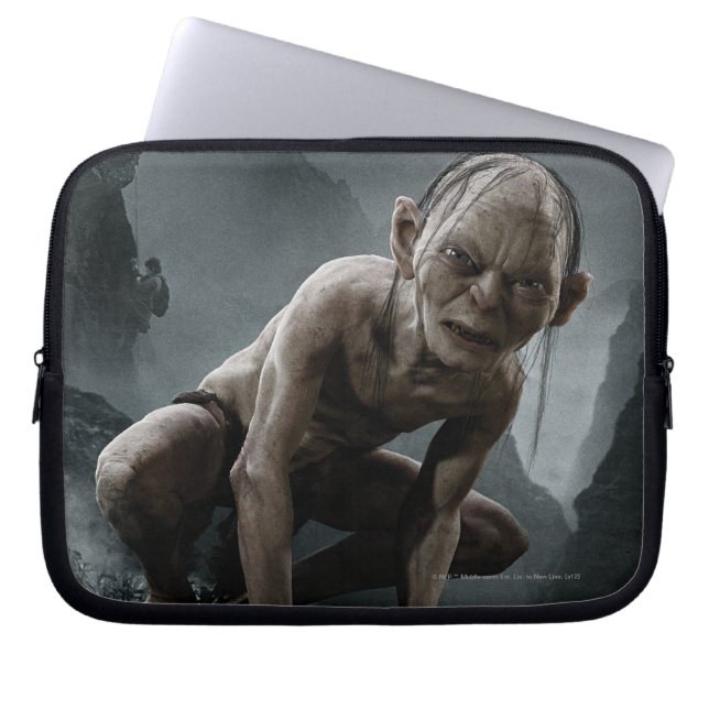 GOLLUM™ auf einem Felsen Laptopschutzhülle (Vorderseite)
