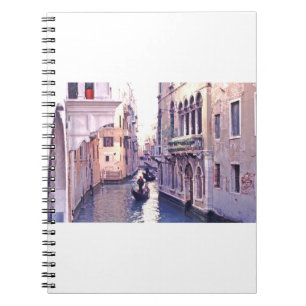 Gondeln, die einen Kanal im San-Polo-Viertel befah Notizblock