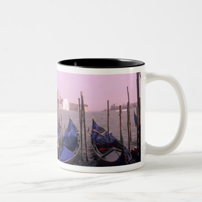 Gondeln für Touristen in Venedig Italien Zweifarbige Tasse (Rechts)
