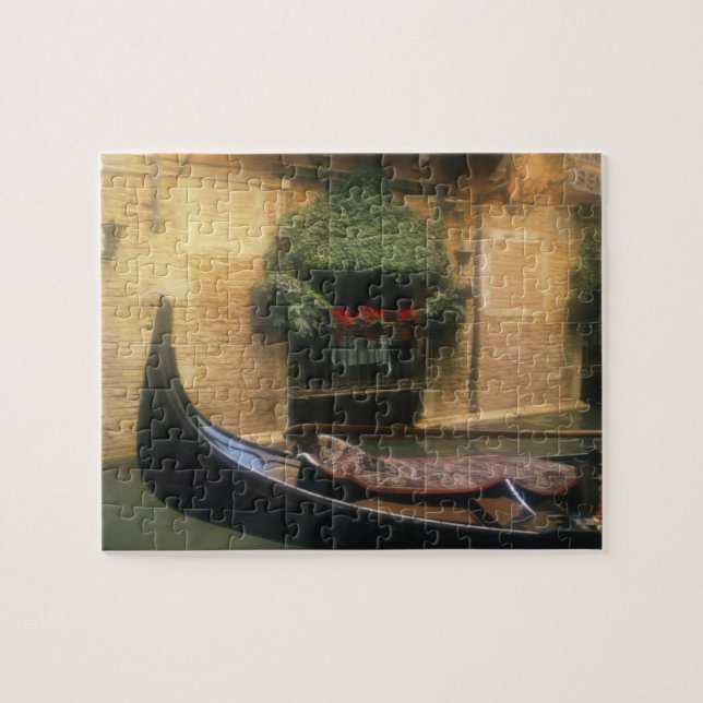 Gondola und Restaurant, Venedig, Venetien, Italien Puzzle (Horizontal)