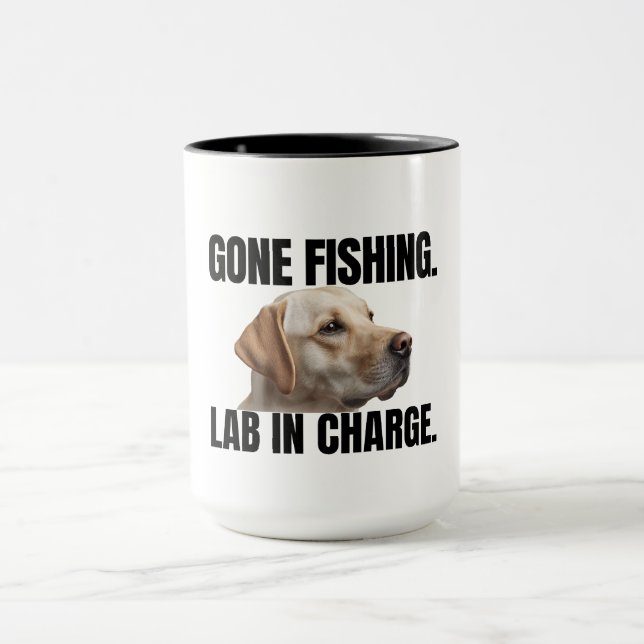 Gone Fishing. Lab in Charge. Mug Tasse (Zentrum)