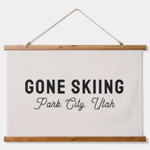 Gone Skiing Benutzerdefinierter Stadtbergname Lein Wandteppich Mit Holzrahmen
