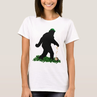 Gone Squatchin' am St. Patrick's Day T-Shirt