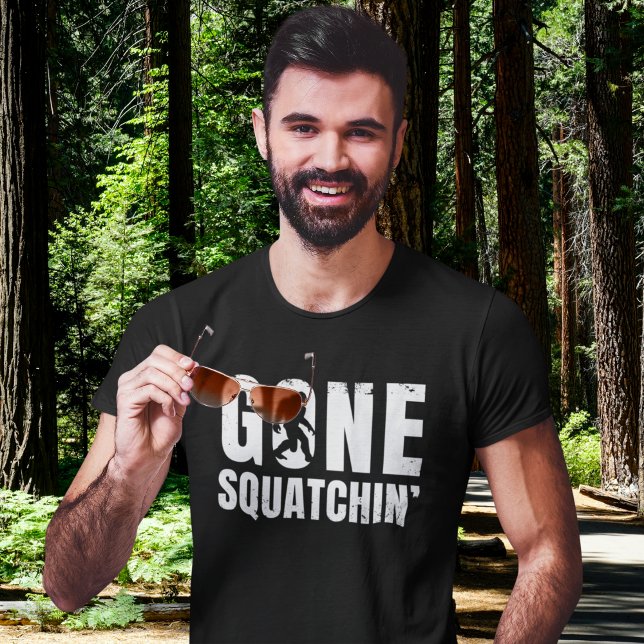 Gone Squatchin' Funny Bigfoot Sasquatch Gift T-Shirt (Von Creator hochgeladen)