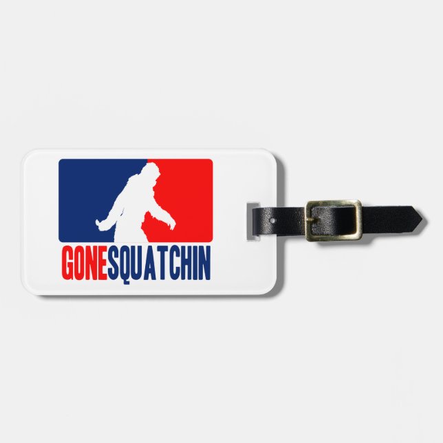 Gone Squatchin League Style Gepäckanhänger (Vorderseite horizontal)