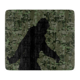 Gone Squatchin-Silhouette über digitale Camouflage Schneidebrett