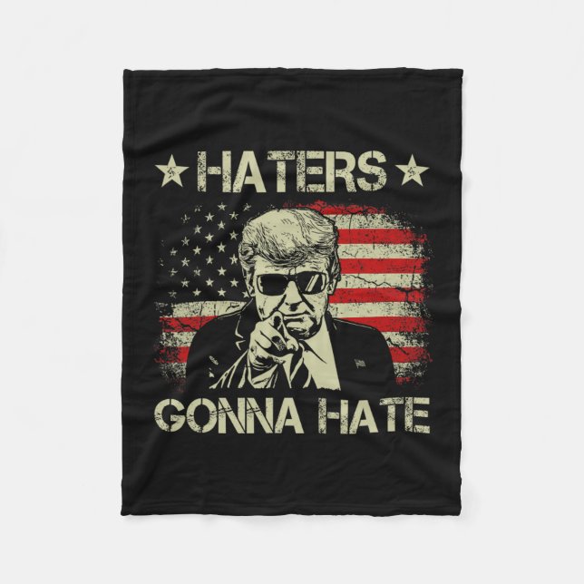 Gonna Hate Middle Finger Funny Trump 2024 Präsiden Fleecedecke (Vorderseite)