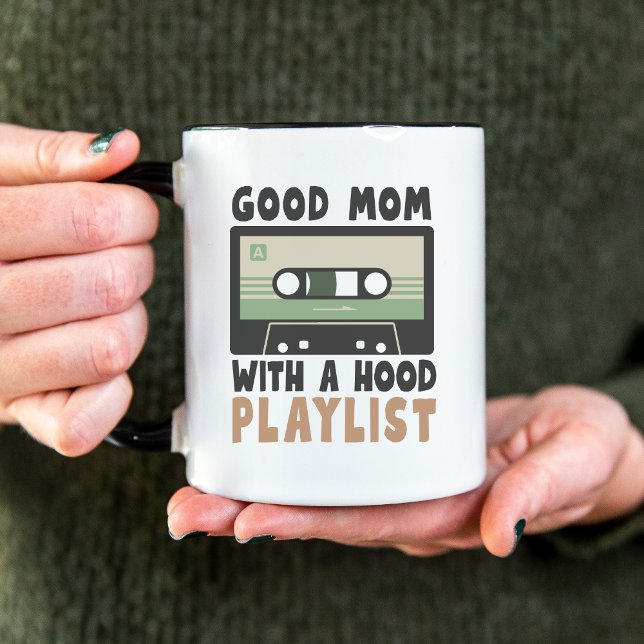 Good Mom With A Hood Playlist Funny Retro Zweifarbige Tasse (Von Creator hochgeladen)