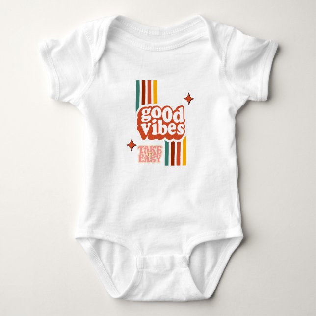 Good Vibes Baby Button unter Baby Strampler (Vorderseite)