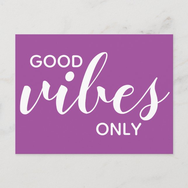 Good Vibes Only Positivity Affirmation Lila Postkarte (Vorderseite)
