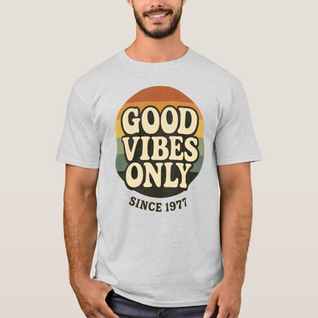 Good Vibes Only Since 1977 Retro T-Shirt (Vorderseite)