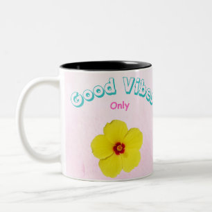 Good Vibes Only Yellow Hibiskus Art Zweifarbige Tasse