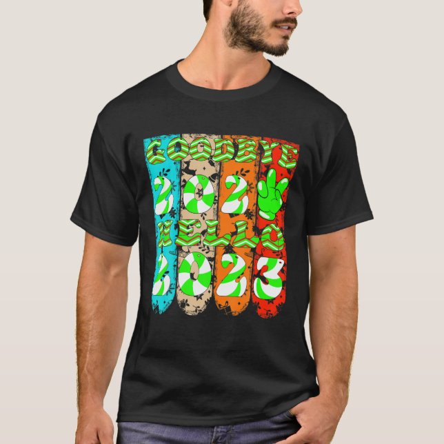 Goodbye 2022 Hello 2023 Retro Groovy Weihnachten T-Shirt (Vorderseite)