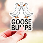 Goosebumps Funny Bird Friends Vinyl Aufkleber<br><div class="desc">Feiern Sie Freundschaft und gute Geselligkeit mit diesem anziehenden "Goosebumps" Aufkleber! Mit zwei Gänsen, die sich gegenseitig einen begeisterten Faustschlag geben, ist dieses Design ein sonniges Stück mit Wörtern, die bestimmt Ihren Tag aufheitern werden. Perfekt für alle, die ein gutes Lachen Lieben und schätzen die sonderbare Seite des Lebens. Dieser...</div>