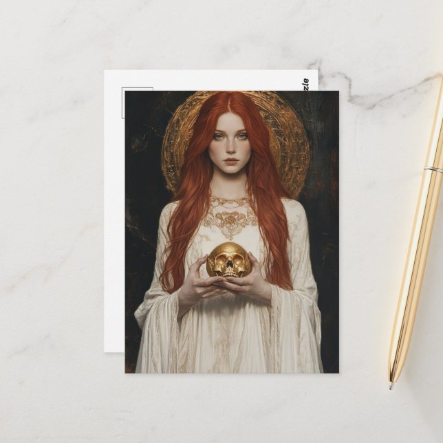 Gorgeous Red haired Woman With a Golden Skull Postkarte (Vorderseite/Rückseite Beispiel)