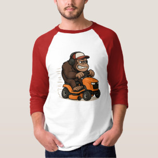 Gorilla auf einem Rasenmäher-T - Shirt