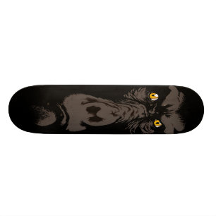 Gorilla im Schwarzen Skateboard