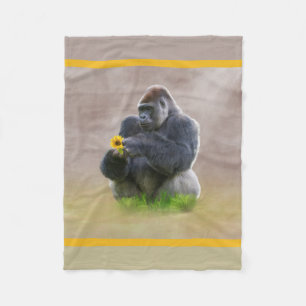 Gorilla und gelbes Gänseblümchen Fleecedecke
