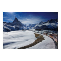 Gornergratbahn-Zug und Matterhorn in Zermatt