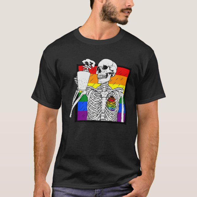Goth Skeleton Coffee Gay Lesbian Pride Rainbow Hum T-Shirt (Vorderseite)