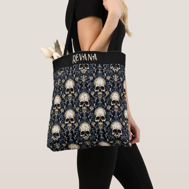 Goth Skulls und Blue Floral (Von Nahem)
