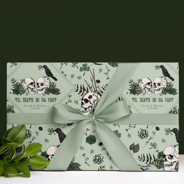 Goth St. Patricks Day Floral Skulls Irish Wedding Geschenkpapier (Modern Gothic Floral Skull Irish Wedding Wrapping Paper. St Patricks Day Wedding, Bridal Shower...)