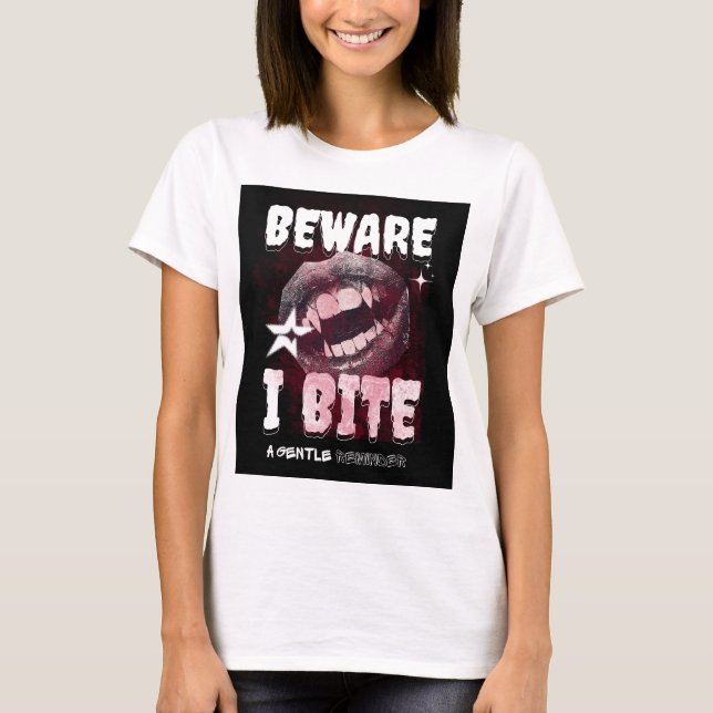 Goth Vampire T-Shirt BEWARE I BITE | Spooky Fangs  (Vorderseite)