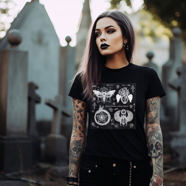 Gothic and Witchy Symbols T-Shirt (Von Creator hochgeladen)