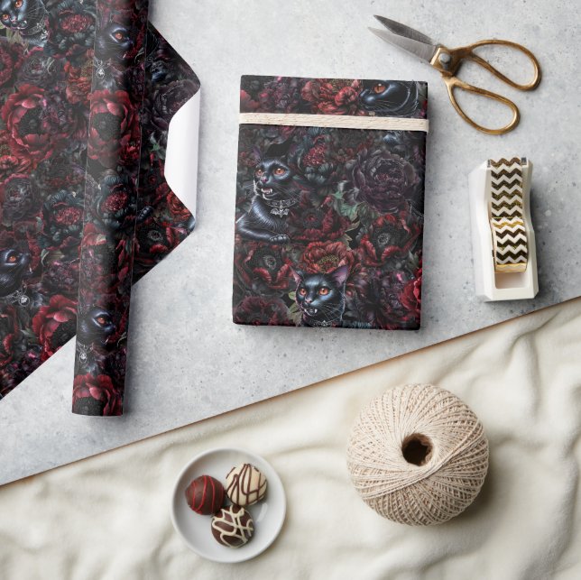 Gothic Black Cat & Dark Flowers Muster  Geschenkpapier (Kunsthandwerk)
