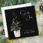 Gothic Black Christmas Tree Save The Date<br><div class="desc">Winterschwarzer Weihnachtsbaum Feierliche Hochzeit retten das Datum - Eine zeitlose Feier inmitten von Evergreen Elegance. Genießen Sie den Zauber der Saison mit unserer festlichen Weihnachtsbaumhochzeit, die zu den aktuellen Terminkarten gerettet ist, die perfekte Wahl für eine traditionelle und elegante Weihnachtsfeier. Der wunderschön dekorierte Weihnachtsbaum, der das anhaltende Wachstum der Liebe...</div>
