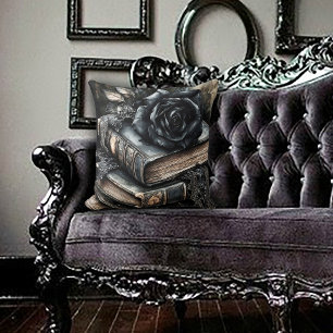 Gothic Black Rose auf einem Bücherstapel Kissen