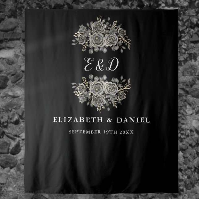 Gothic-Blumenmonogramm-Hochzeitskulisse Wandteppich (Gothic Floral Monogram Wedding Backdrop)