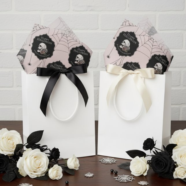 Gothic Blush Pink Bläserskull Halloween Seidenpapier (Gothic Happy Halloween Tissue Paper in Blush Pink. Creepy Skull, Pink Roses, Spiderwebs & Spiders)