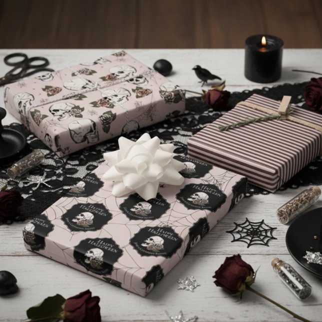 Gothic Blush Pink Skulls and Stripes Halloween Geschenkpapier Set (Gothic Gift Wrap in Pink For Her. Vintage Floral Skulls & Roses Pattern. Halloween October Birthday)